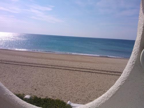 一楼的带海景的公寓