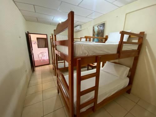 4床女生宿舍房（一张床位）