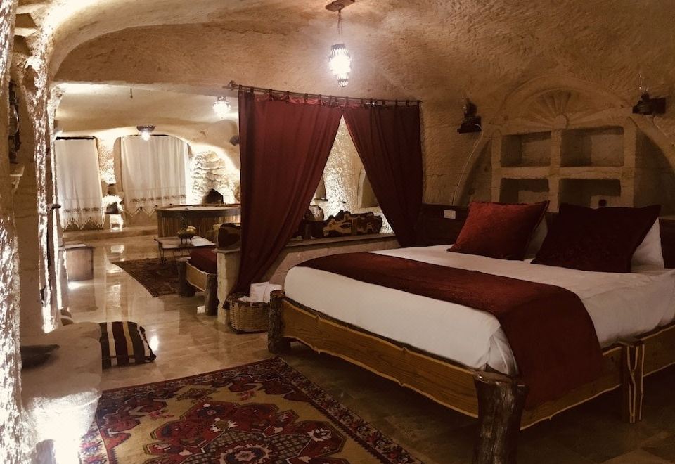 於爾居普洞穴套房