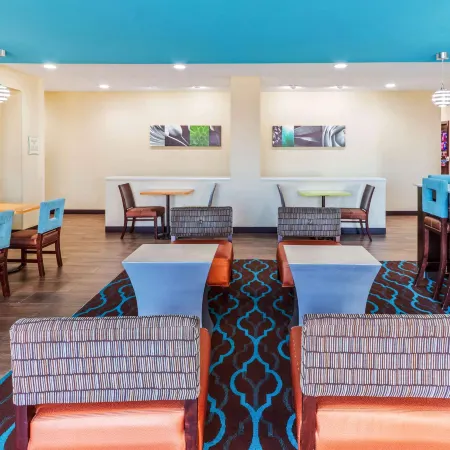La Quinta Inn & Suites by Wyndham Artesia Отели в г. Эдди