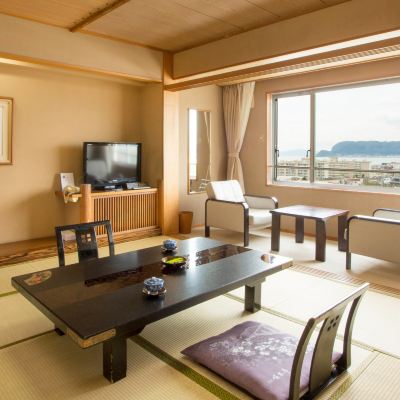Japanese Room, Mountain View, Non-Smoking (High-Floor Japanese-Style Room With 12 Tatami Mats-Prime Seat With A Breathtaking View / Up To 5 Guests) 湯元啄木亭 クーポン