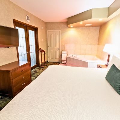 Business Suite, 1 King Bed with Sofa Bed, Jetted Tub