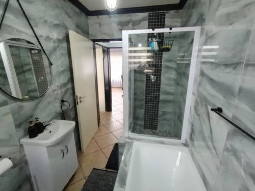 Maneli 69 Two-Bedroom Apartment