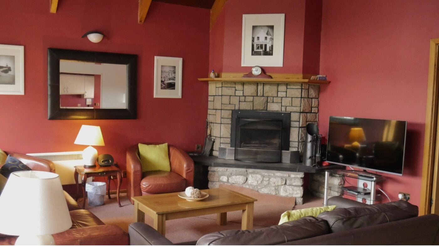 标准别墅， 4 间卧室， 壁炉， 花园景观