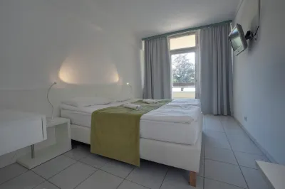 Hotel Holiday Csopak Các khách sạn ở 