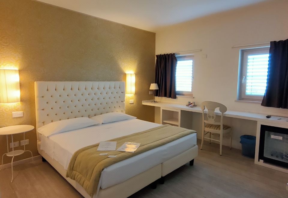 标准双人或双床房， 1卧室， 冰箱， 城市景观