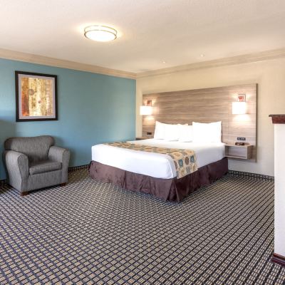 特大床一室公寓套房-禁煙 華美達休斯頓洲際機場南酒店優惠