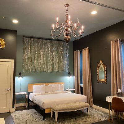 Elite Room, 1 King Bed, City View Hotel Kilbourne Promo Code