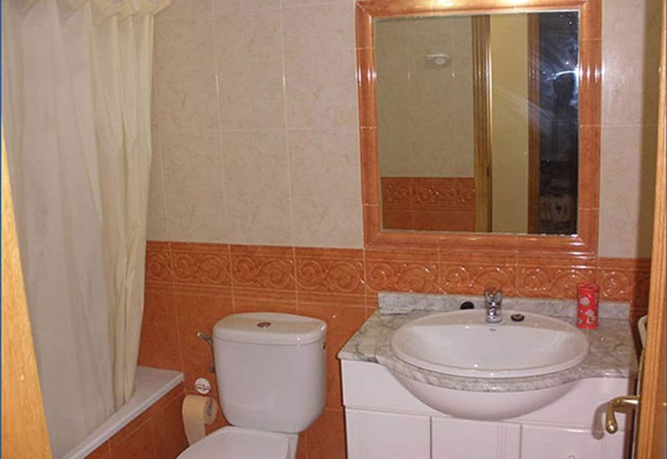 公寓， 三卧室 （5名成人 + 1名小童）