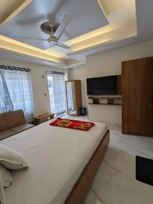 Amir Hamza Mia Palace Hotels in 