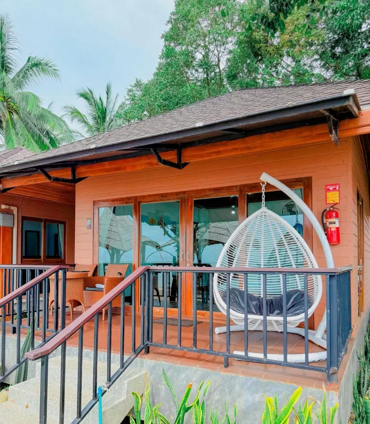 ห้องเตียงใหญ่ พร้อมวิวทะเล
