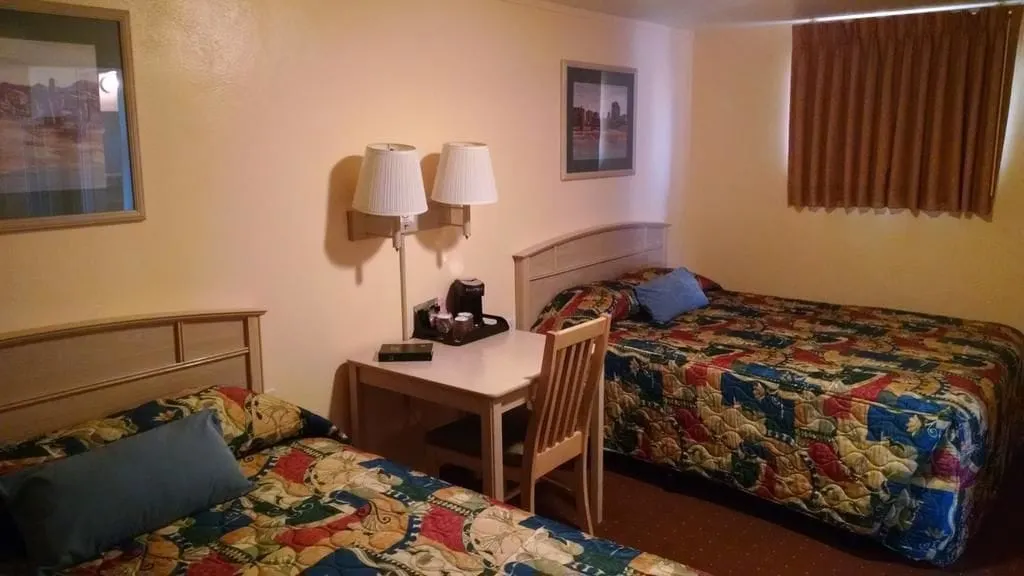 White Sands Motel - Alamogordo, NM