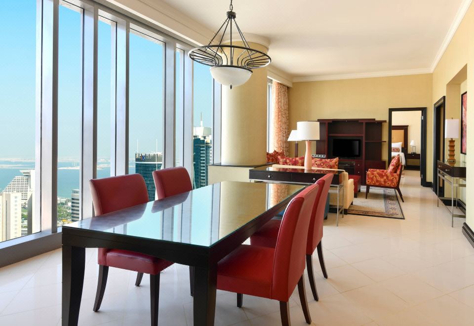 2臥室公寓，臥室1：1張特大床，臥室2：2張單人床，部分海灣景觀，高樓層