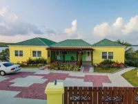 SeaClusive Antigua-Barbuda @ Seatons: Unit B Hotéis em 