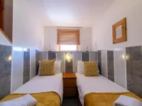OYO Bentleys Hotel Deluxe Twin Studio