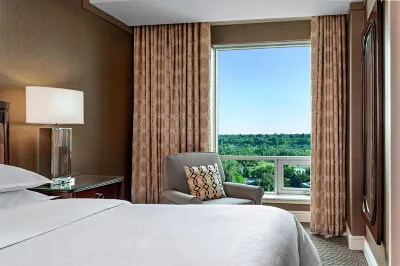 Sheraton Suites Calgary Eau Claire Отели в г. 