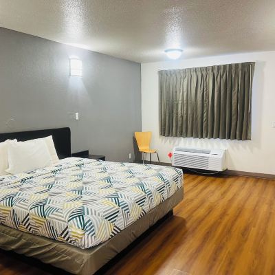 Deluxe Room, 1 King Bed, Non Smoking, Refrigerator & Microwave Motel 6 Brinkley, AR Promo Code