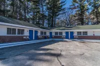 Howard Johnson by Wyndham Acton Hotels in 