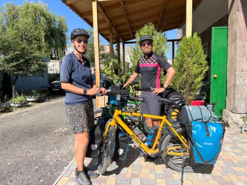 混合宿舍中的上下铺床位