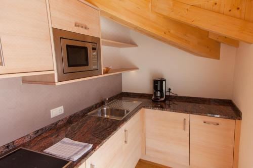 高级两卧室公寓 - 带阳台