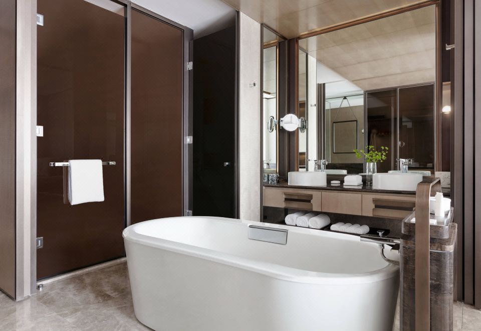 浦悦江景行政大床房