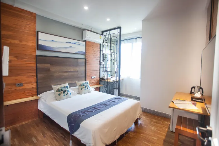 ห้องมาตรฐานเตียงใหญ่ (ตึกB ห่างสระว่ายน้ำ 50 เมตร)