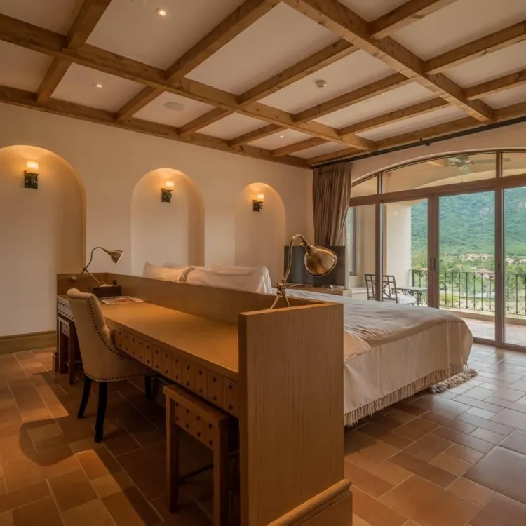 Horizon View Room