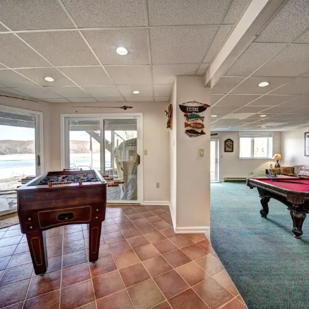 Water front boating, fishing, swimming, ski, golf, horseride, hike & more!