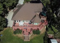 The Grand Hamilton Retreat ~ Lake Front ~ Sleeps 15 ~ Memories Included