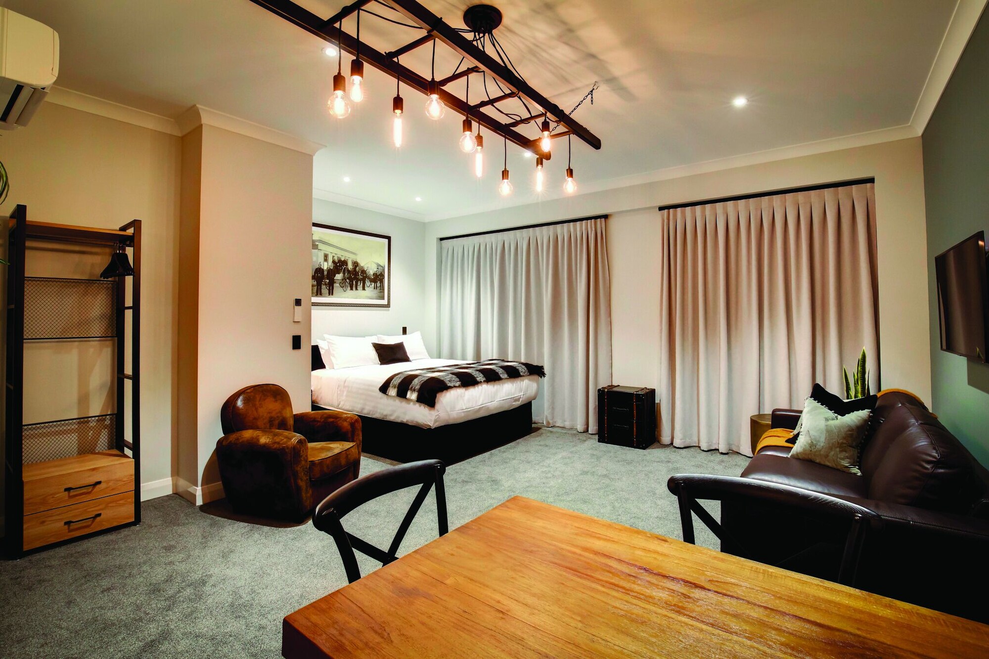 开间 （Chief Macfarlane）