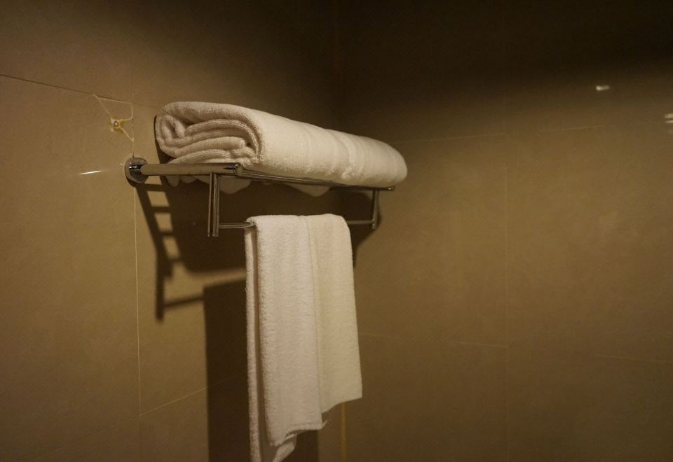 Quarter 09 BeachDeluxe King Room with Pool View