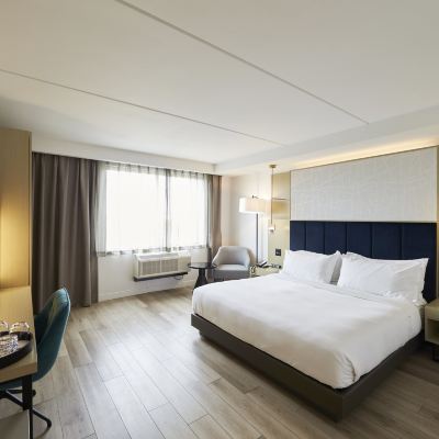 King Room With Mobility Accessible Bathtub Bloom Mississauga, Tapestry Collection by Hilton Promo Code