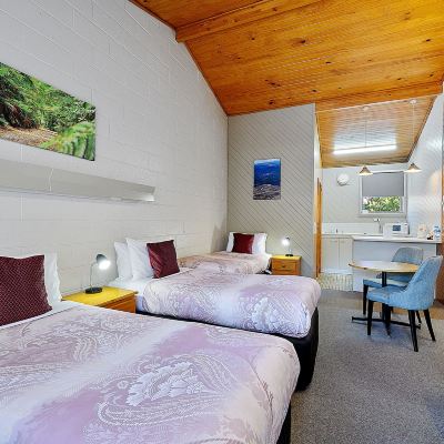 Standard Triple Room, 3 Twin Beds, Non Smoking, Kitchenette Gold Rush Inn Promo Code