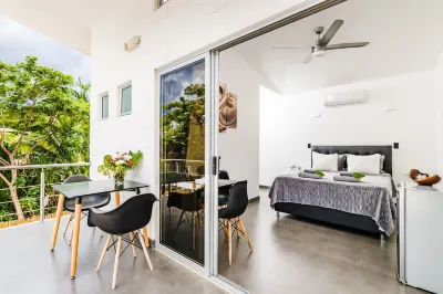 In the Shade Hotel - Coworking - 300Mbit - Adults Only Отели в г. 