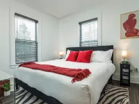 3 miles to B Ball, 5 min walk to Downtown! Stocked Kitchen, AC, WiFi, W/D فنادق في أونيونتا