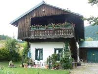 Vacation apartment with park-like garden in a central location  호텔