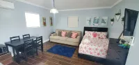 Cozy Efficiency  Located in the Treasure Cay Beach Villas.  호텔