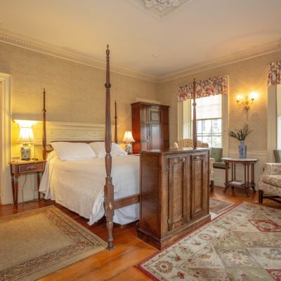 Premium Queen Room-Clark Clark Currier Inn Promo Code