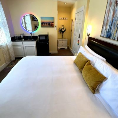 Superior Room, 1 Bedroom, Private Bathroom Lotus Provincetown Promo Code