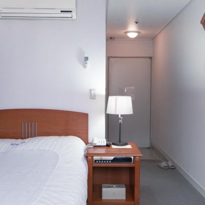 Double Bed (Single) 부산 센트럴 호텔 쿠폰