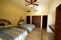 Villas de Cortez, Beachfront, 24 Picklebball Cts, Poolside, ,  1 Br Condo,