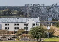 Super 8 by Wyndham Natchez