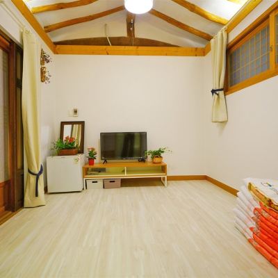Traditional Room (Sun)
