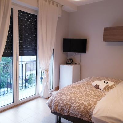 Comfort Room, 1 Queen Bed, Balcony, Garden View