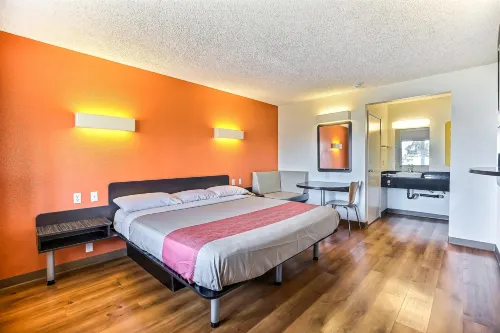 Motel 6 Oakland, CA - Embarcadero