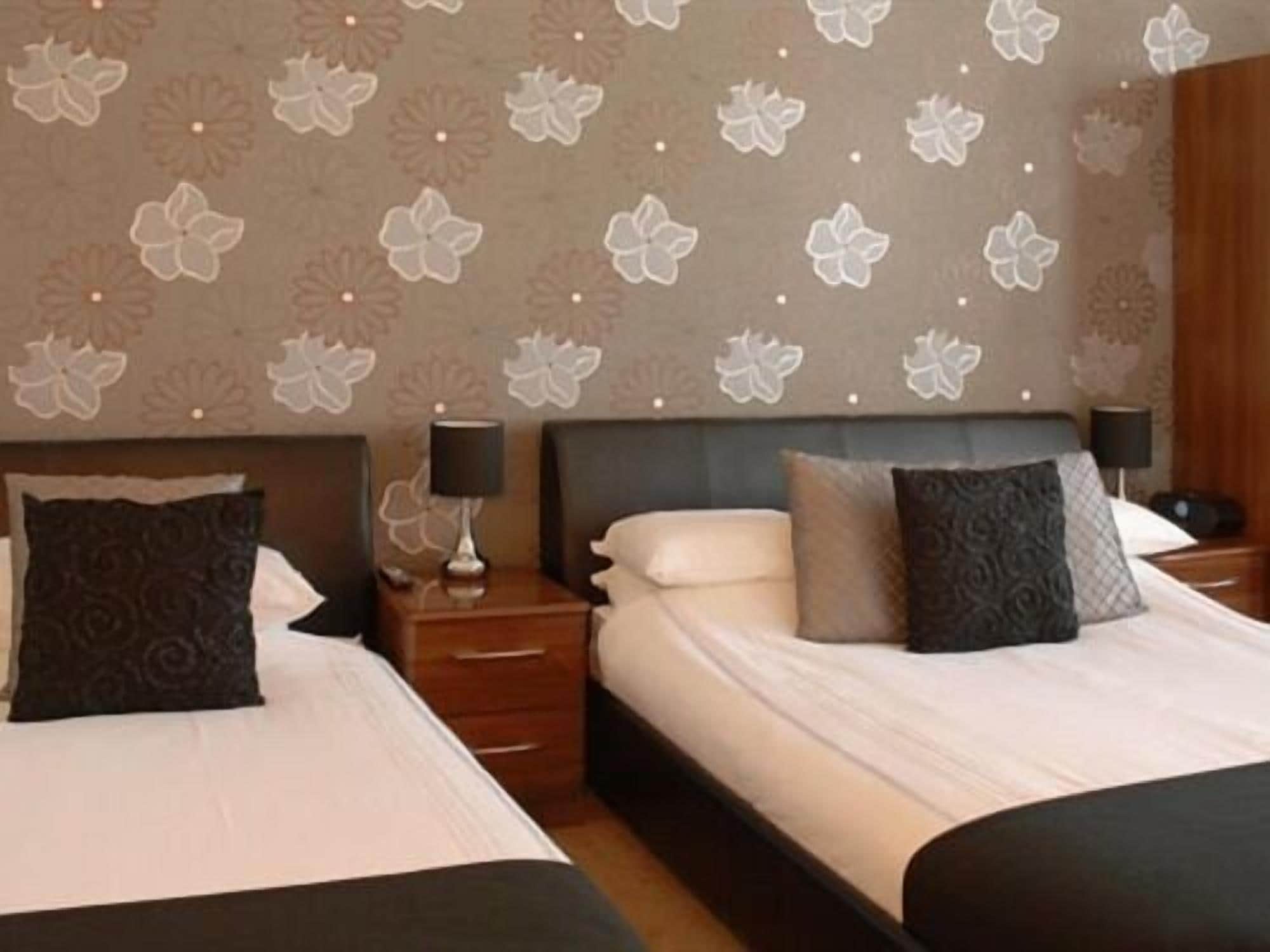 小型套房 - 带连通浴室