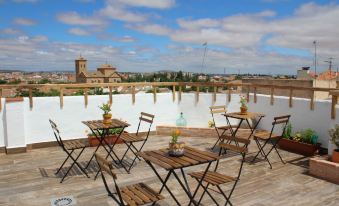 Apartamentos Oncemolinos Con Desayuno - Housity