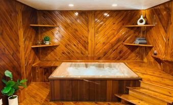 Stone Ledge Lake Getaway - Housity