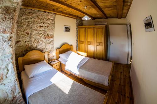 带阳台和海景的两卧室公寓