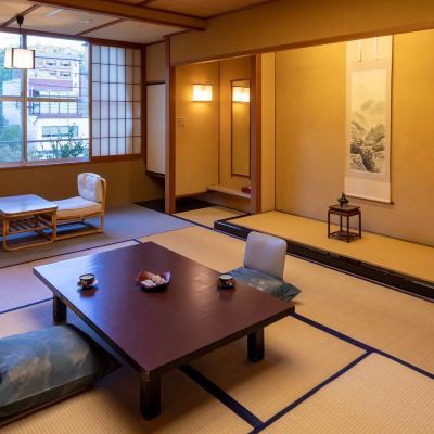 [Non-Smoking]Main Building/Japanese-Style Room[40 Square Meters/More Than 10 Tatami Mats, with Bath and Toilet][Japanese Room][Non-Smoking]